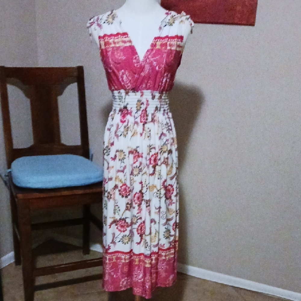 Chic Pink and White Floral Midi Dress